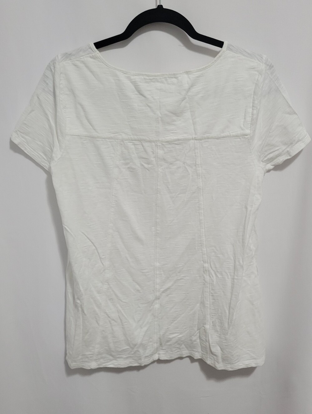 Chico's White Short-Sleeve Scoop Neck The Ultimate Tee with Pockets. Size 1 (M) - Picture 2 of 3